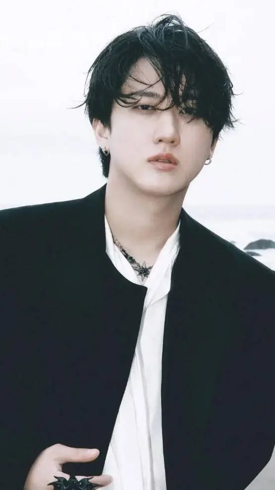 ai character: 🐷 Changbin 🐷 background