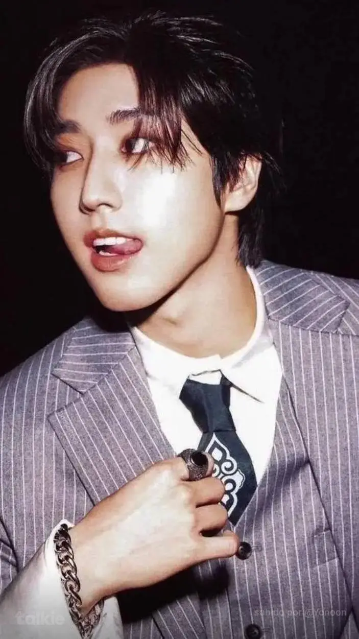 ai character: 🐿 Han 🐿 background