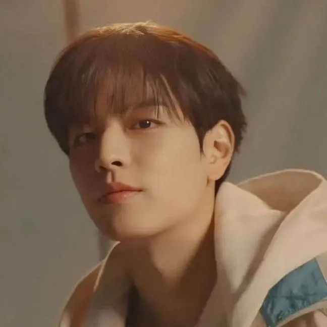 chat with ai character: 🐶 Seungmin 🐶