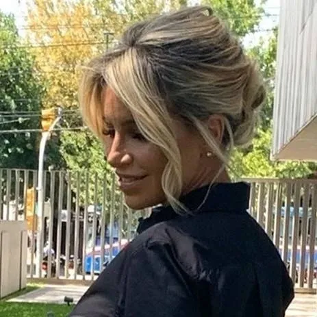 chat with ai character: Florencia Peña 