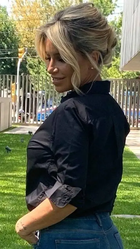 ai character: Florencia Peña  background