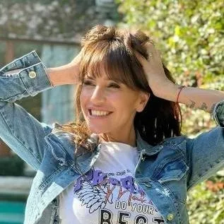 chat with ai character: Florencia Peña 