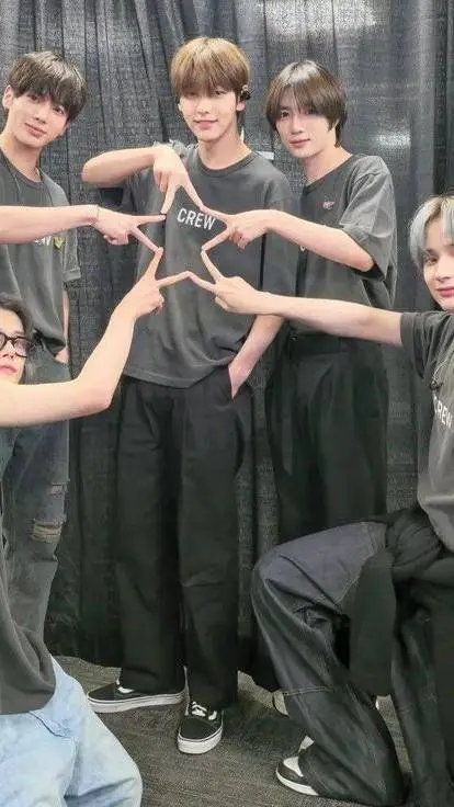 ai character: TXT background