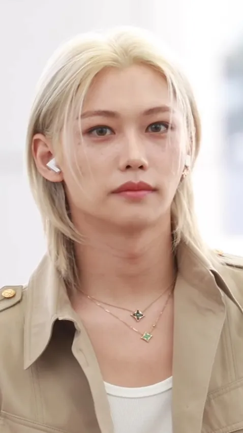 ai character: felix skz  background