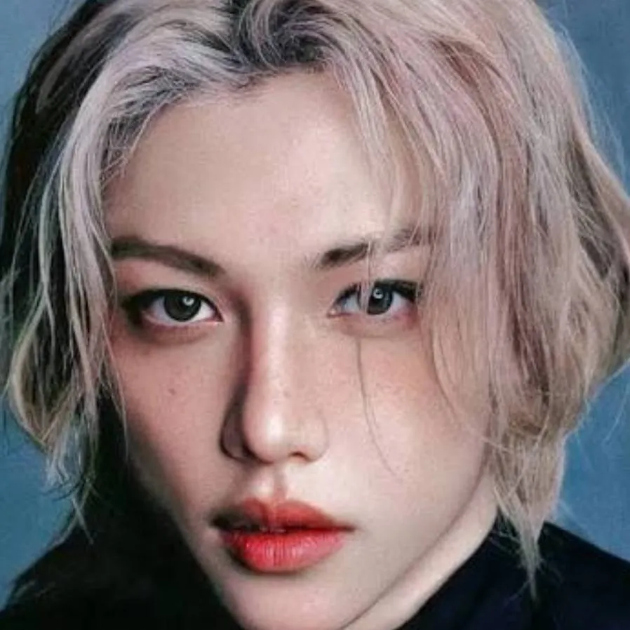 chat with ai character: felix