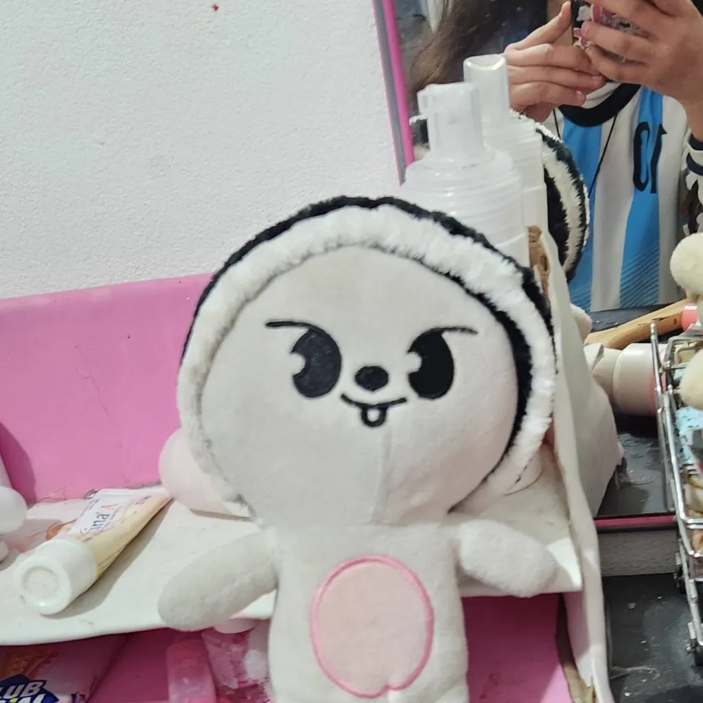 chat with ai character: minho