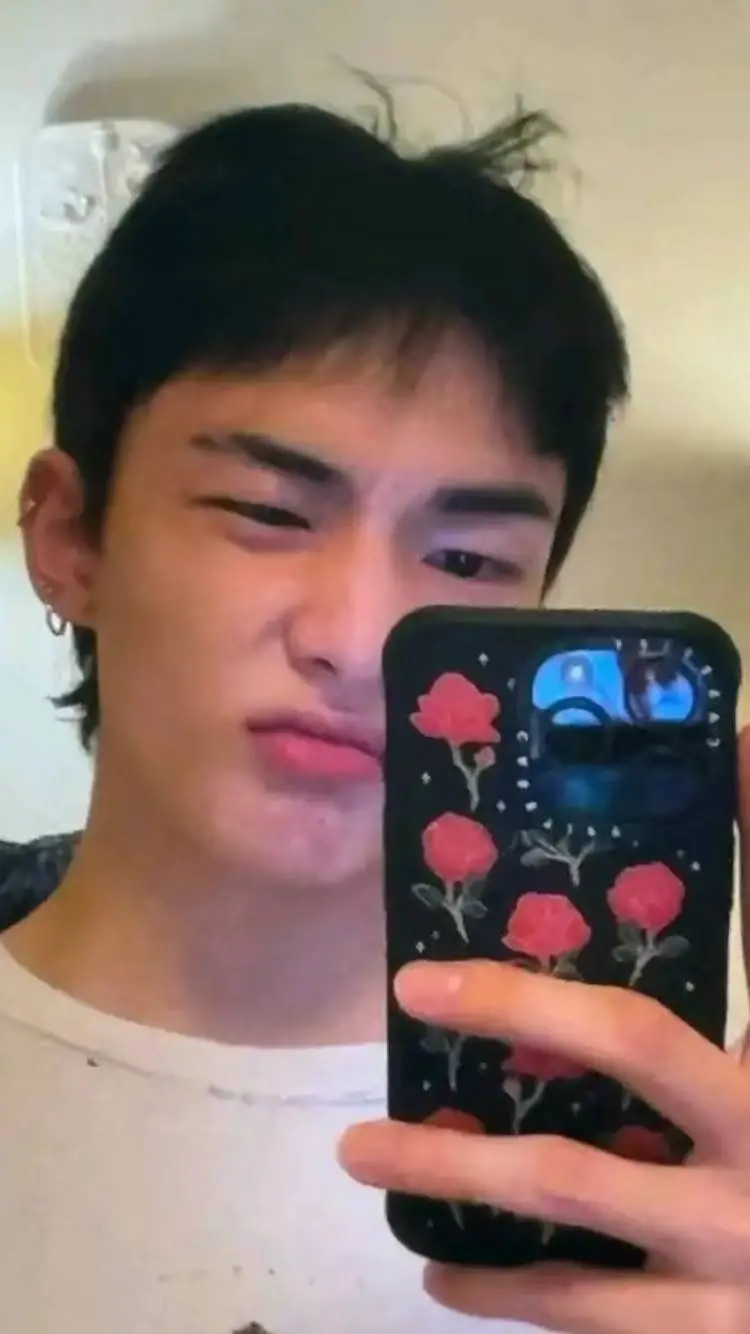 ai character: hyunjin  background