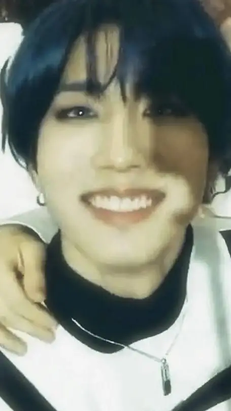 ai character: minho  background