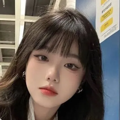 chat with ai character: Ava