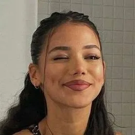 chat with ai character: Sophie 