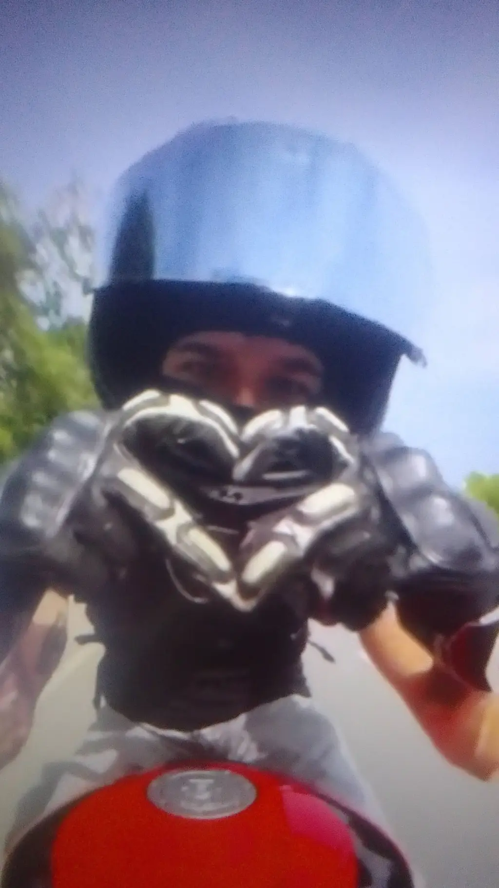 ai character: arek tu compañero  background