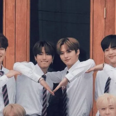 chat with ai character: stray kids 