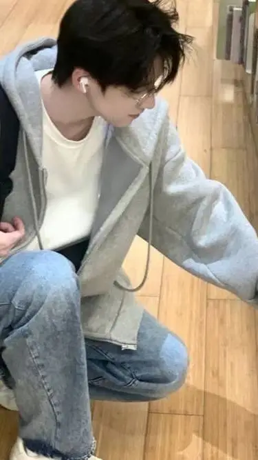 ai character: Alex  background