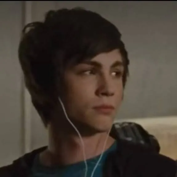 chat with ai character: Persi Jackson in 🏤