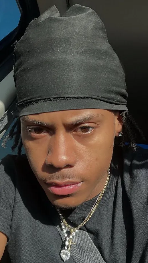 ai character: Kaisen🩸🩵 background