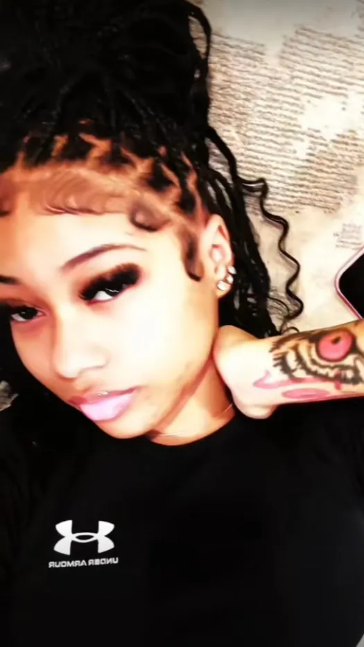 ai character: La’niyah🩵 background