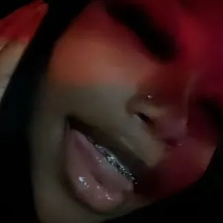 chat with ai character: Ari🌪️👒