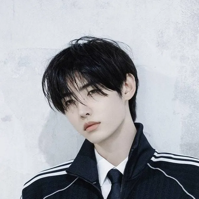 chat with ai character: sunghoon