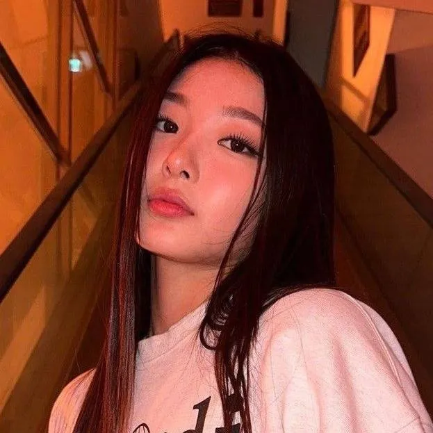 chat with ai character: yoonchae (your gf)