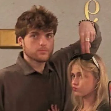 chat with ai character: dream