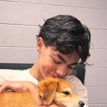 chat with ai character: Malachi