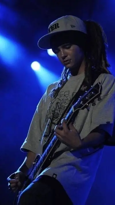 ai character: tom background