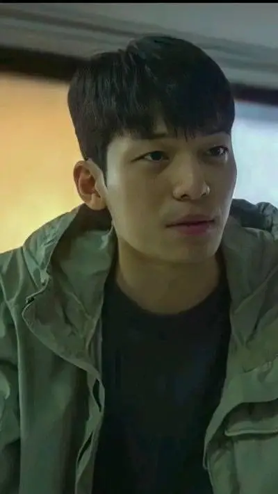 ai character: Hwang Jun-ho background