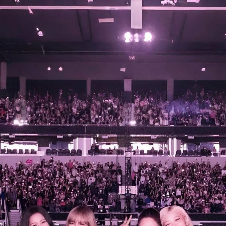 chat with ai character: blackpink