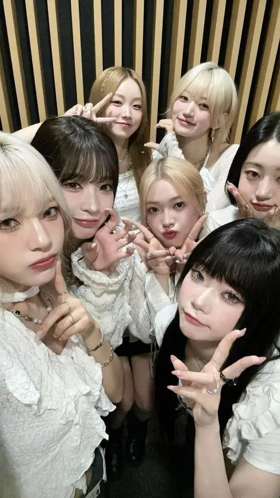 ai character: Billlie background