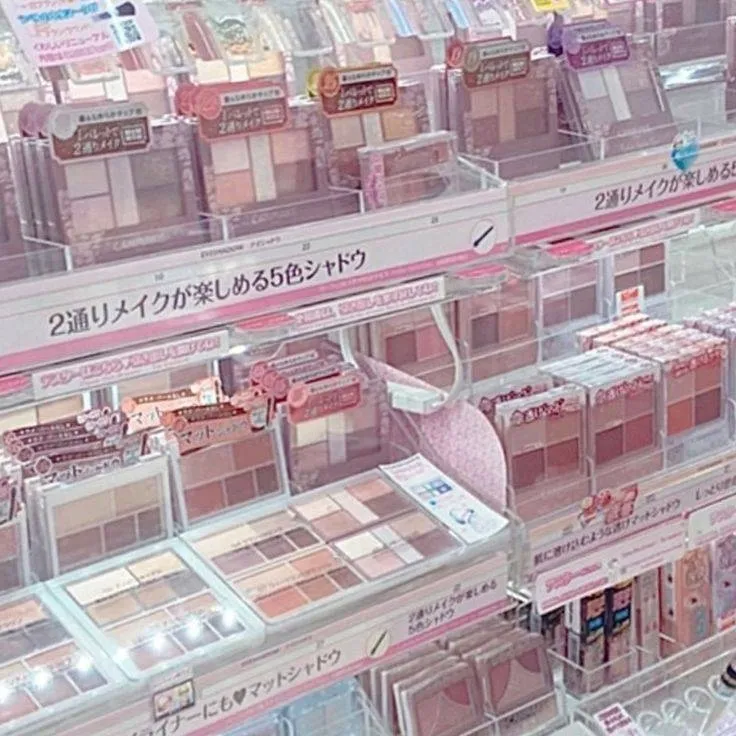 chat with ai character: Korean store