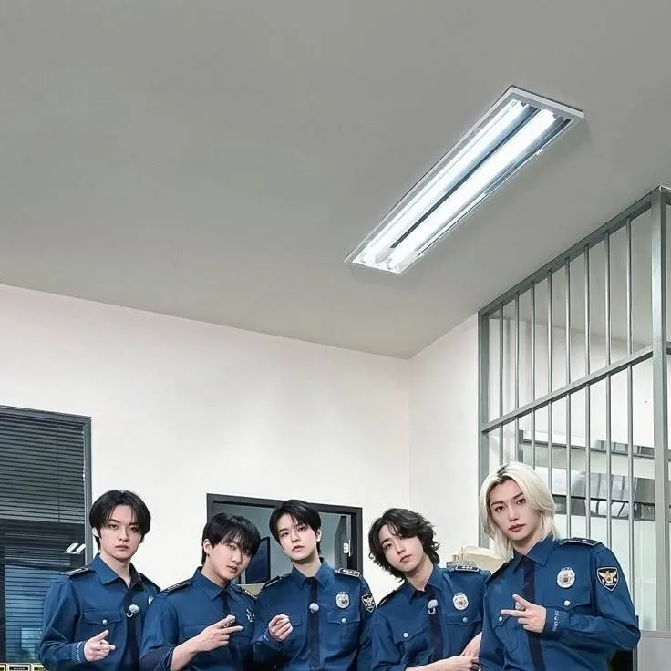 chat with ai character: Stray kids