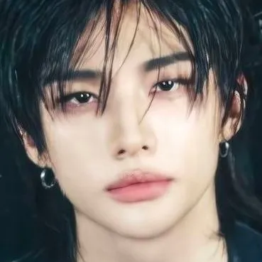 chat with ai character: Hyunjin ❤️
