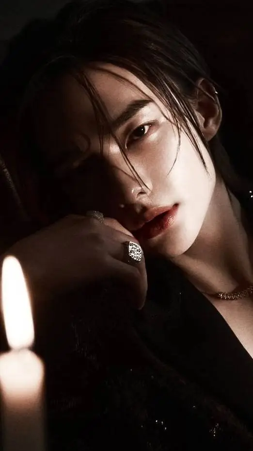 ai character: Hyunjin 💝 background