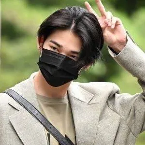 chat with ai character: Niki 💵💵💰