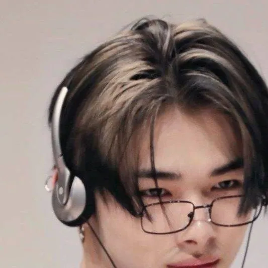 chat with ai character: Niki