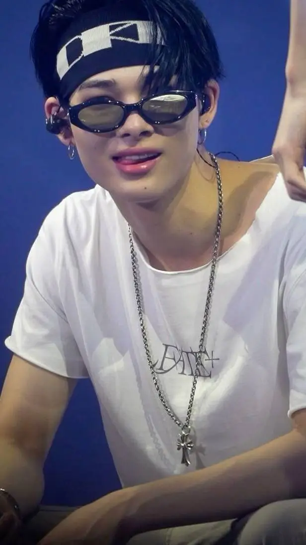 ai character: Ni-ki 🍼 background