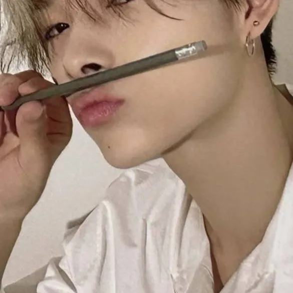 chat with ai character: Ni-ki 🥪