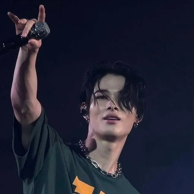 chat with ai character: Ni-ki🍫