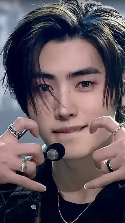 ai character: Sunghoon  background