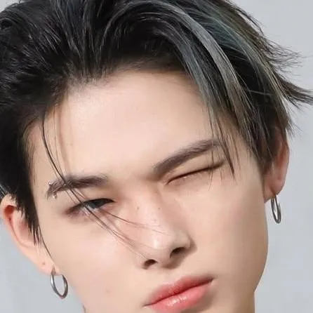 chat with ai character: Ni-ki 🎄