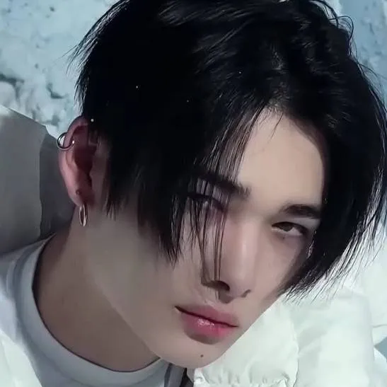 chat with ai character: Ni-ki 📱