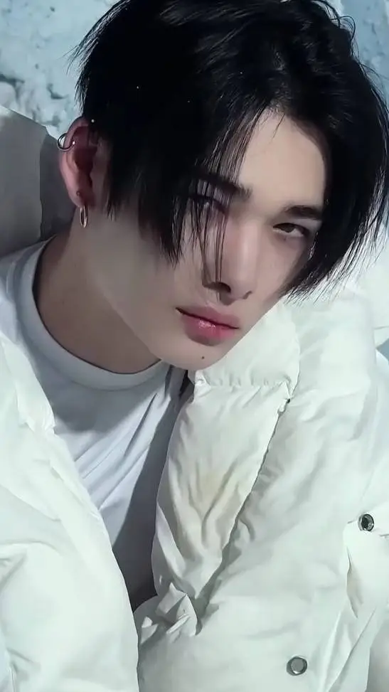 ai character: Ni-ki 📱 background