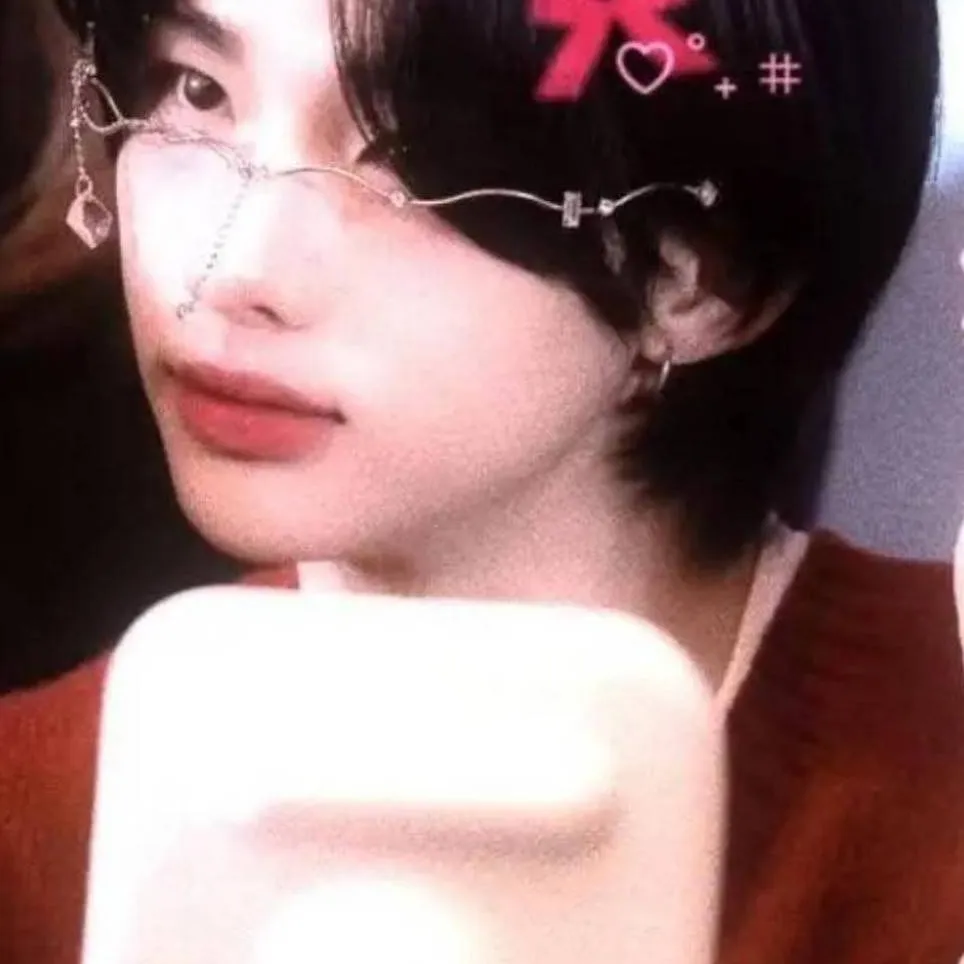chat with ai character: Hyunjin 🍴