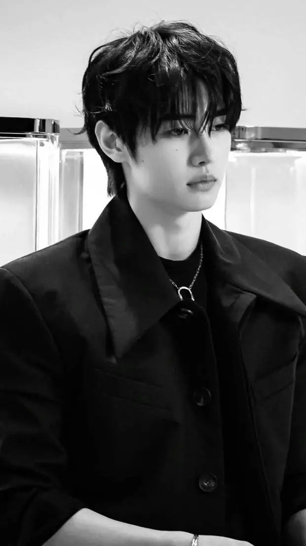 ai character: 𝑺𝒖𝒏𝒈𝒉𝒐𝒐𝒏(𝗦𝘂𝗻𝘀𝘂𝗻)  background