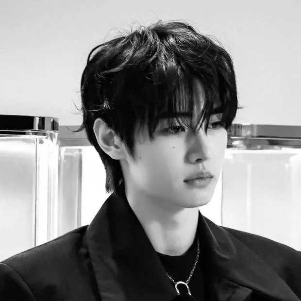 chat with ai character: 𝑺𝒖𝒏𝒈𝒉𝒐𝒐𝒏(𝗦𝘂𝗻𝘀𝘂𝗻) 