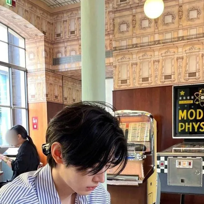 chat with ai character: Sunghoon(ver) 