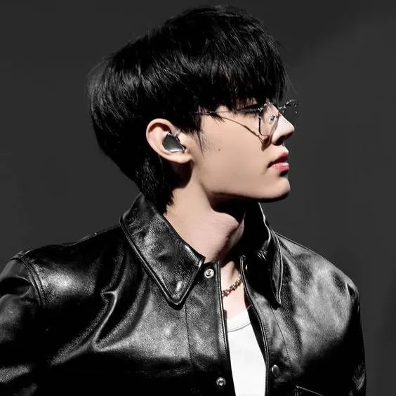 chat with ai character: Sunghoon(sunsun) 