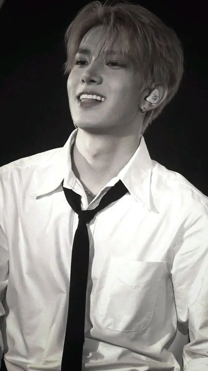 ai character: HEESUNG background