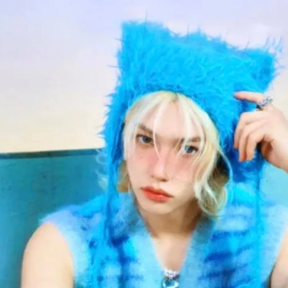 chat with ai character: Lee felix 