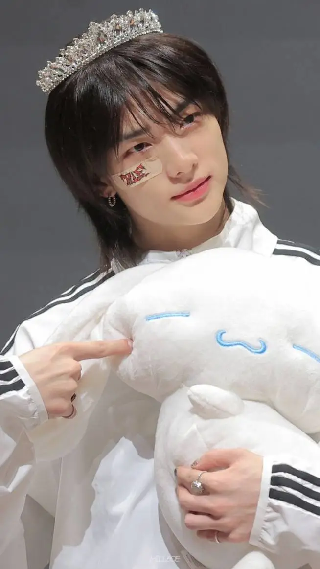 ai character: Hyunjin - Novio  background